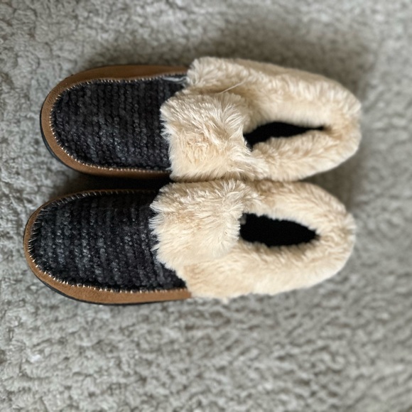 Balance man made, Very confortable and cozy slippers. Size 9-10. Men/women. New - Picture 4 of 5